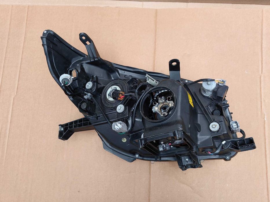 Ляв фар за Toyota Land Cruiser 150 Xenon / Тойота Ленд Круизер Ксенон