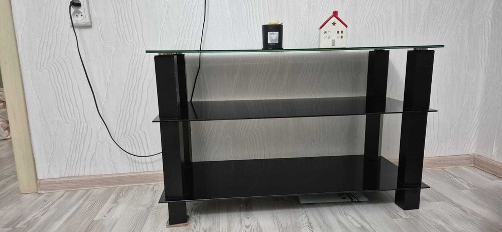 Продам полку под телевизор