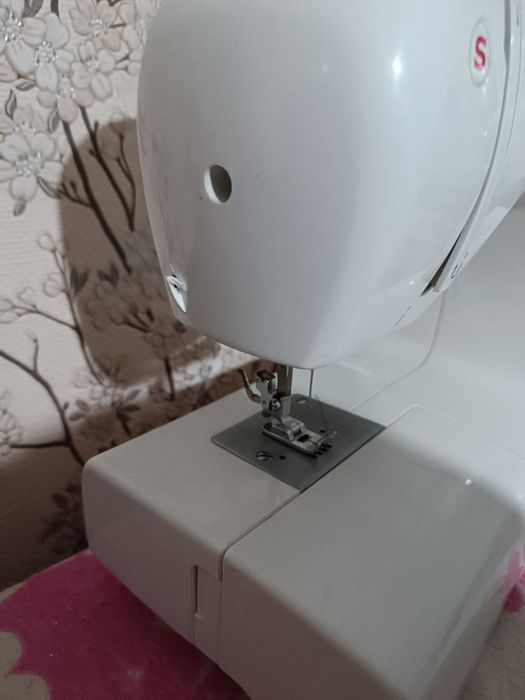 Tikuv mashinkasi sotiladi