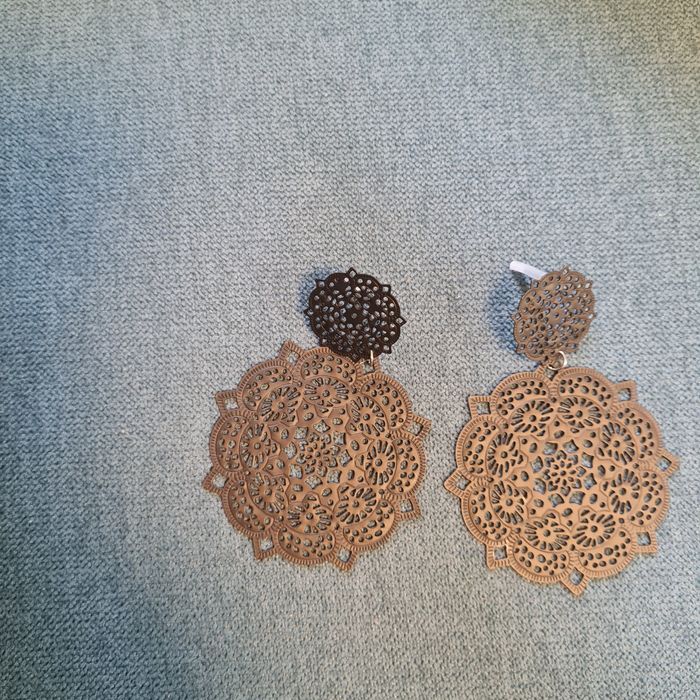 Обеци различни сол ключ листа