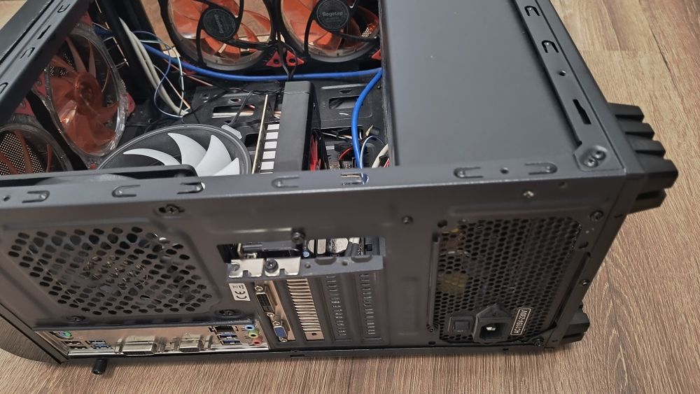 Vând PC complet cu monitor