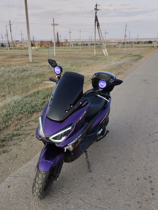 Макси-мопед 180куб
Два комплекта ключей 
На учёта стоит