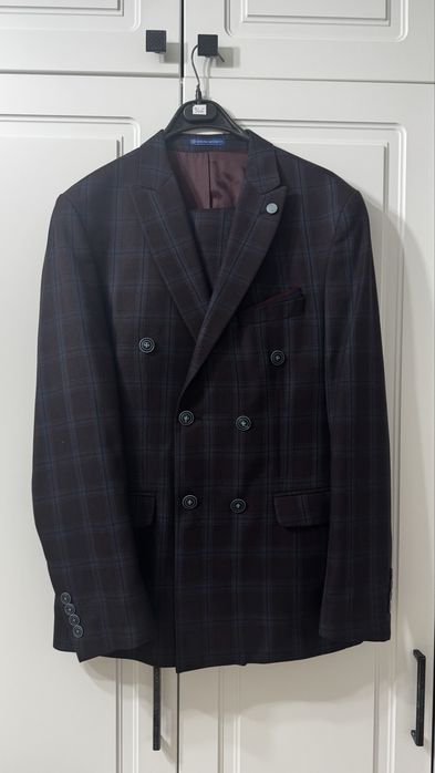 продам двухбортный костюм