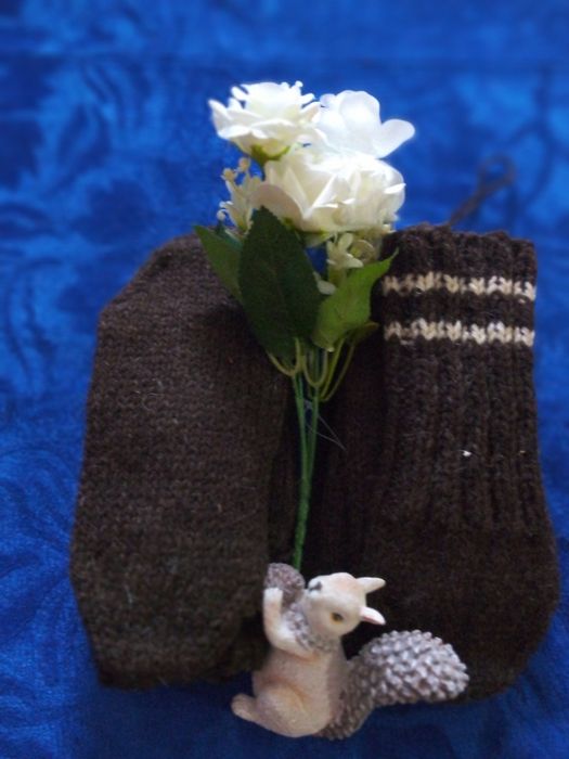 Вълнени плетени чорапи  с тройна нишка на конеца–10 лв.