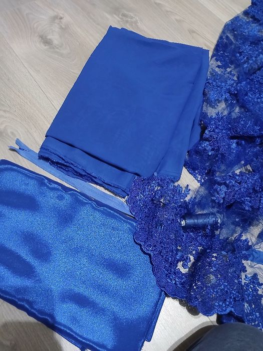 Material rochie albastru roial