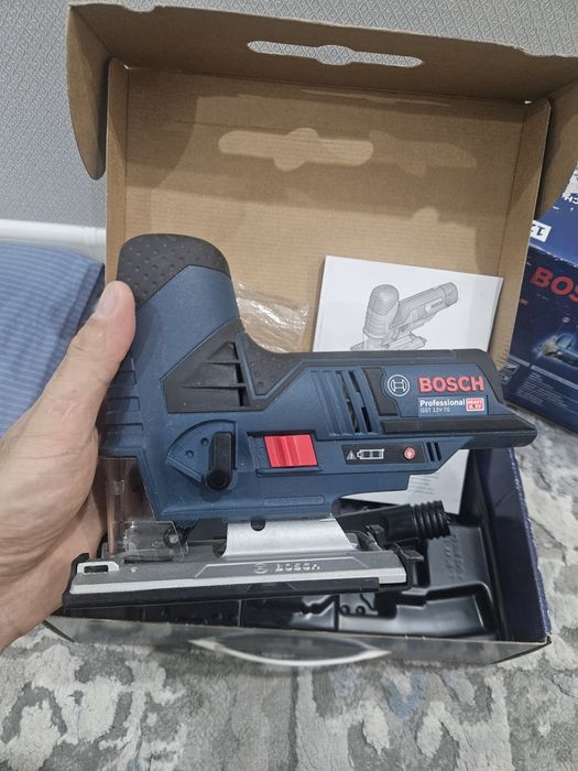 Электролобзик Bosch GST 12V