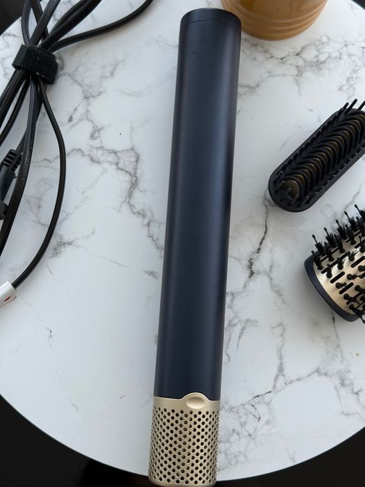 Se vinde uscător de păr BaByliss original, foarte puțin folosit.