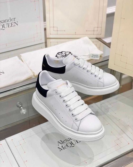Adidasi McQueen Albi