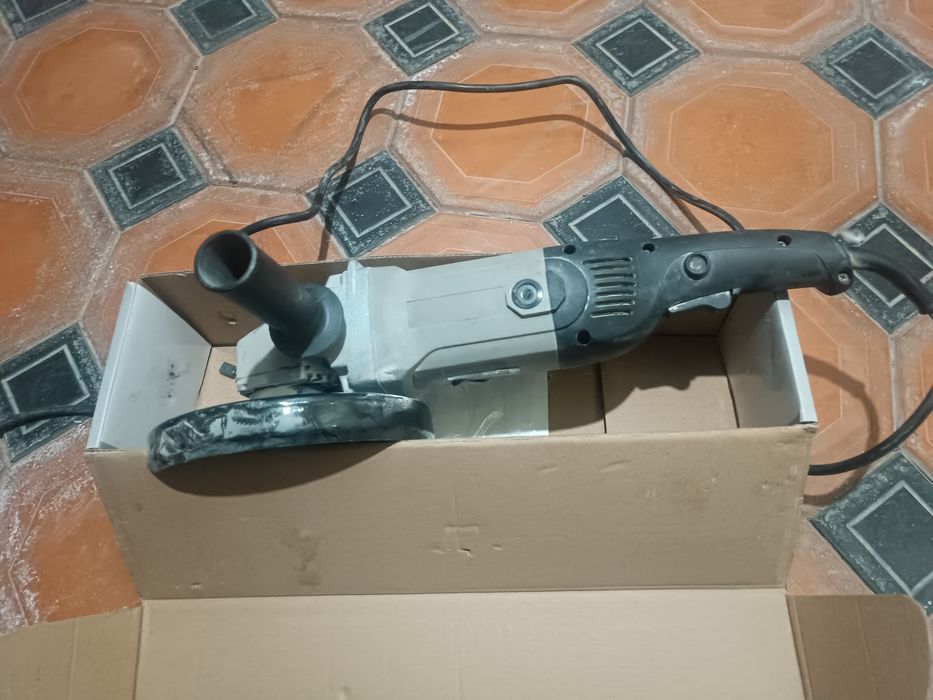 Продается болгарка размер 180