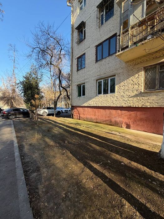 Ялангач  190 школа Торец 70м² в жилом