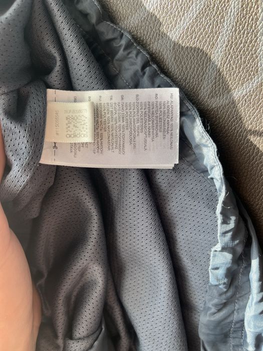 Продам Ветровку Adidas lightweight jacket