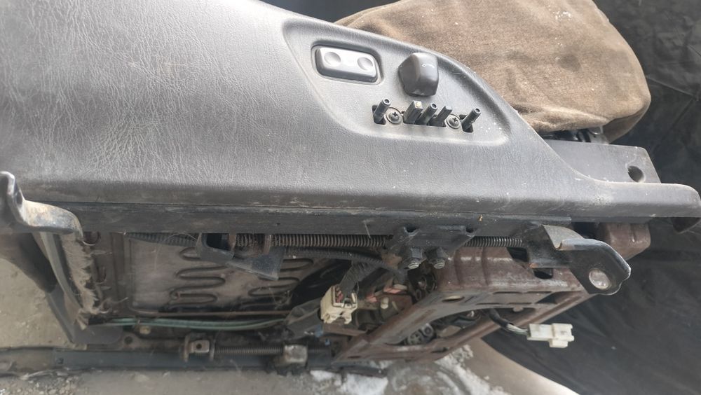 Сиденье водительское кресло