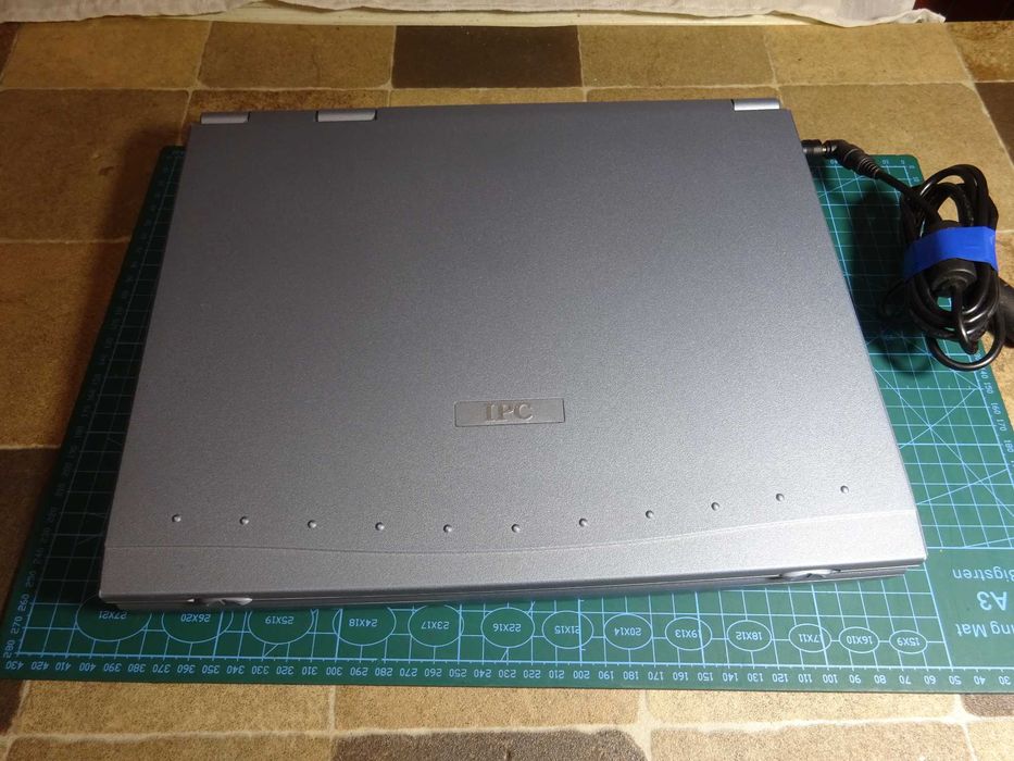 Laptop vintage IPC /Pentium 3 /512mb -defect