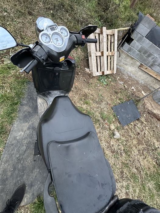 Vand Scuter Aprilia Scarabeo!