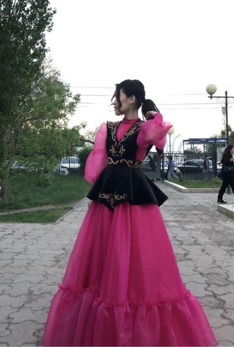 Сахналық көйлектер