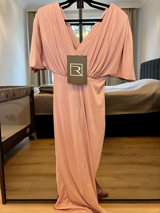 Чисто нова рокля в нежно розово