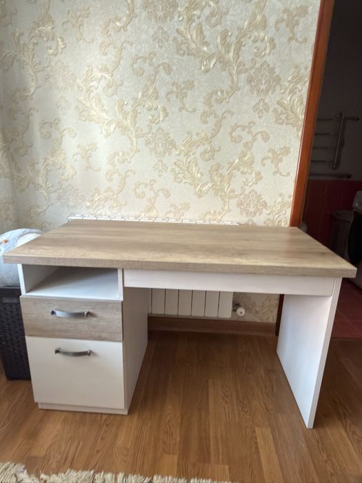 Письменный стол