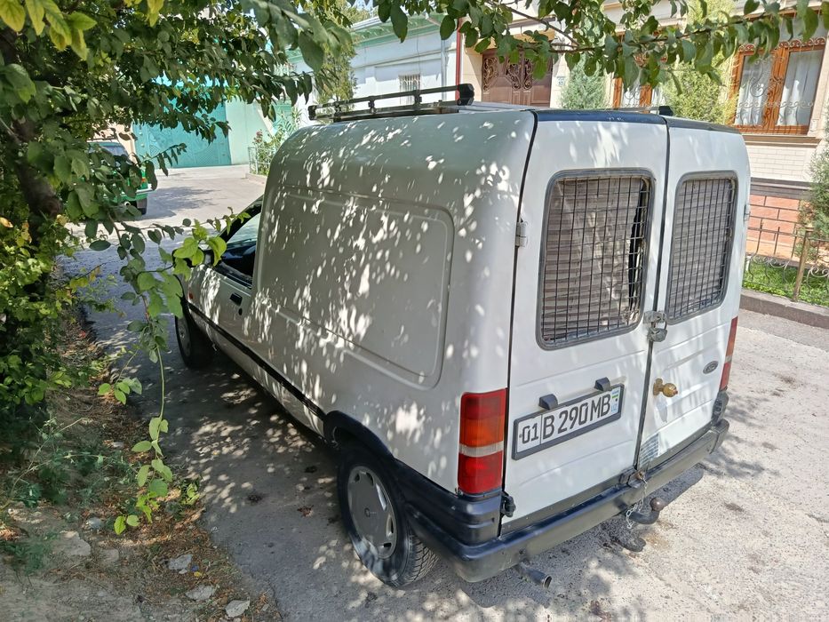 Продам машину Ford Курьер 1994