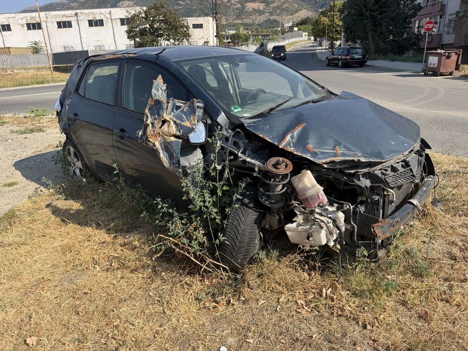 Toyota Auris На Части