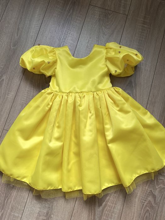 Продам платье нарядное для девочки