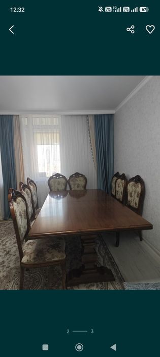 Стол со стульями из дерева