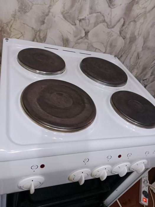 Продам электрическую плиту.