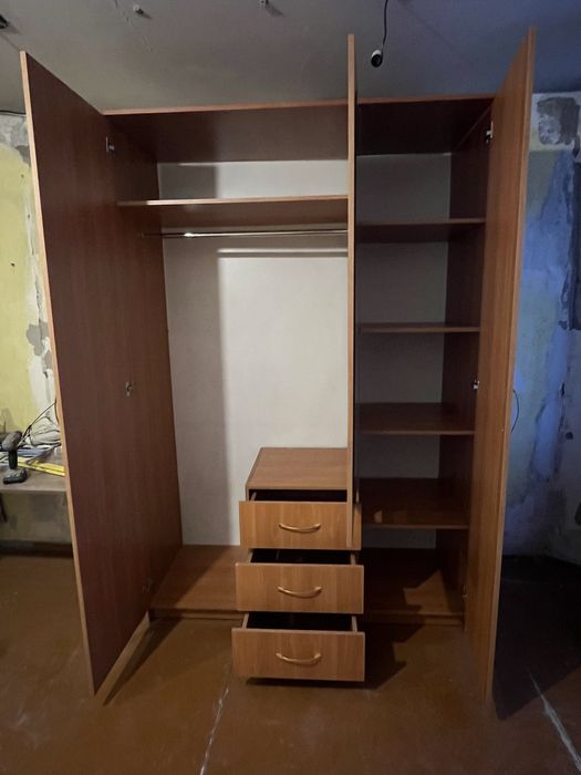 Вместительный шкаф