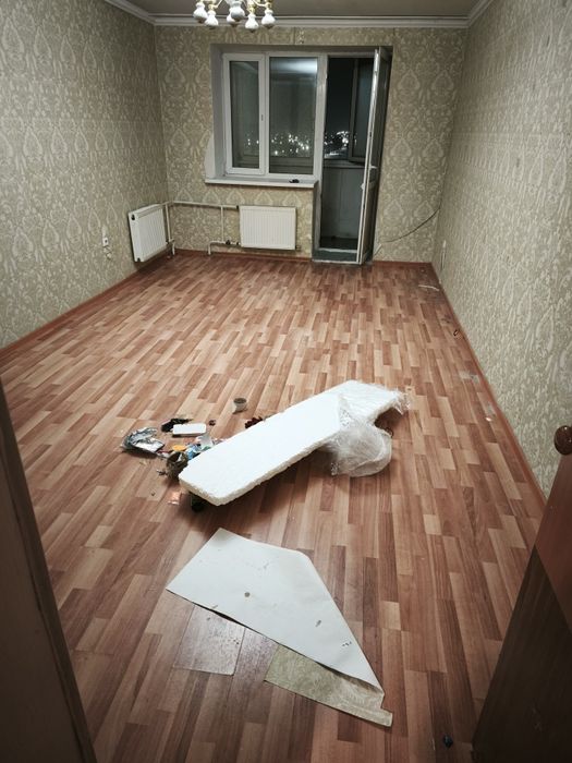 Отдам ламинат и 3 двери б/у