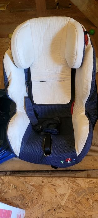 Scaun auto  cu spatar reglabil