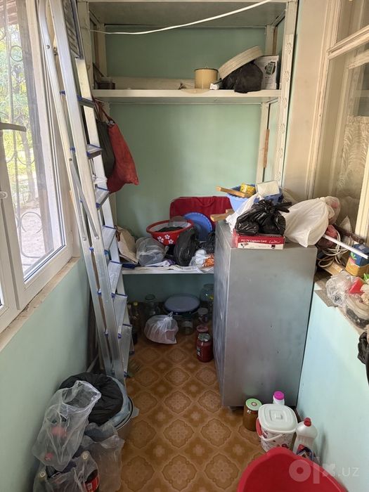 Продаётся 2х переделанная в 3х комнатная квартира в городе Зарафшан