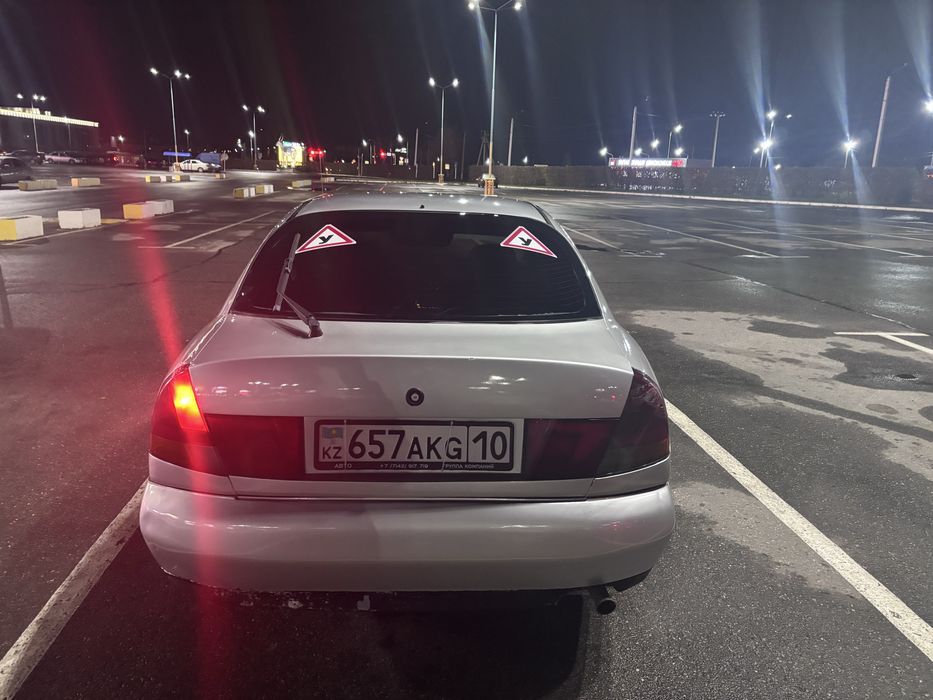 mitsubishi carisma