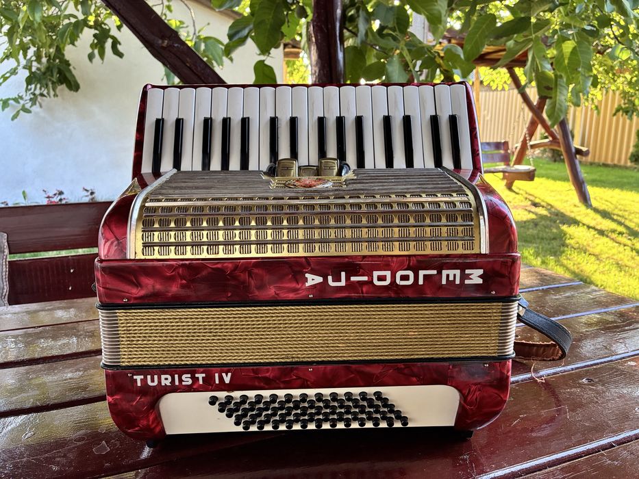 Acordeon Melojdia/Hohner cu 60 de basi