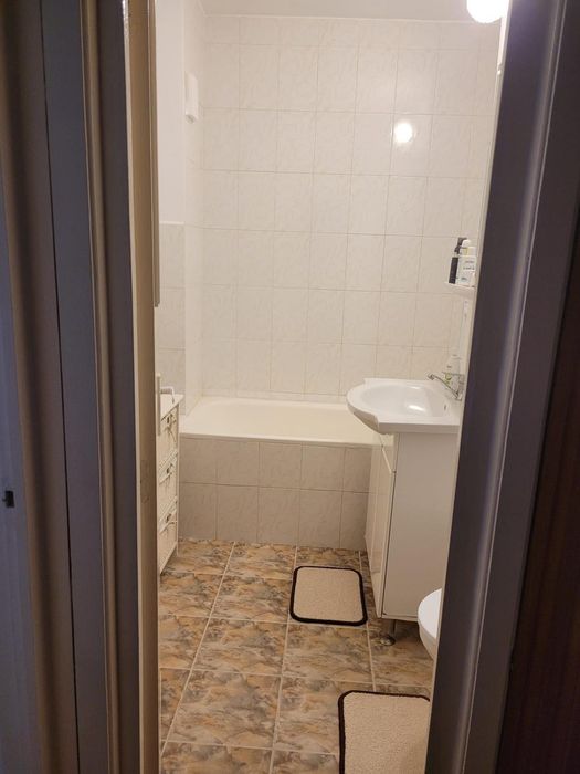 Vând apartament cu 3 camere zonǎ centralǎ Oradea