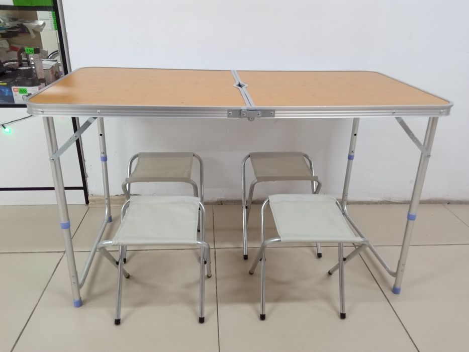 Стол со стульями для пикника