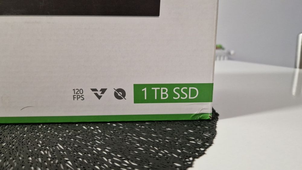 Xbox series S 1tb  +2 controllers