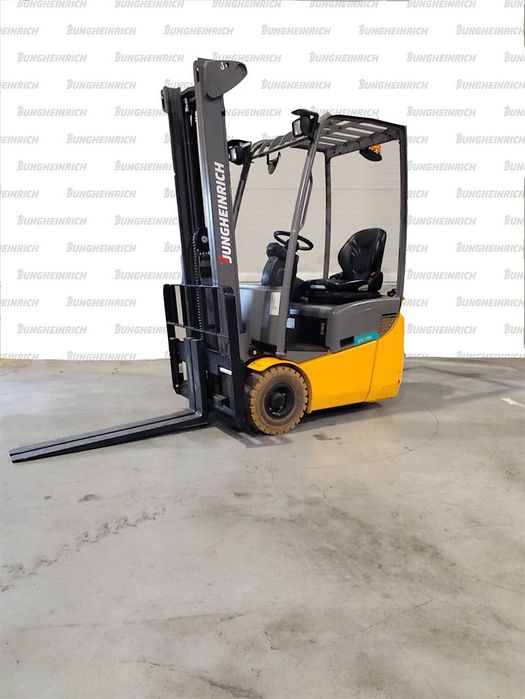 Jungheinrich EFG 110k Electrostivuitor Jungheinrich EFG 110k, capacitate 1000 kg