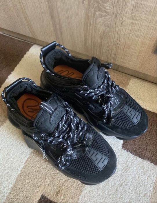 Versace chain reaction