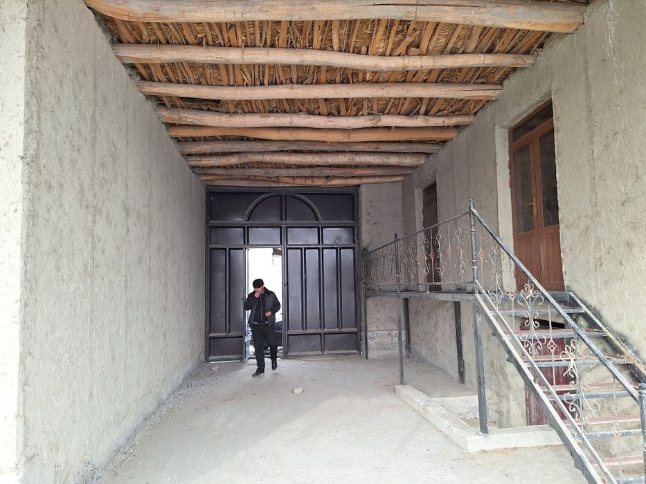 Tayyor yashash uy Hovlisi bilan srochni sotiladi