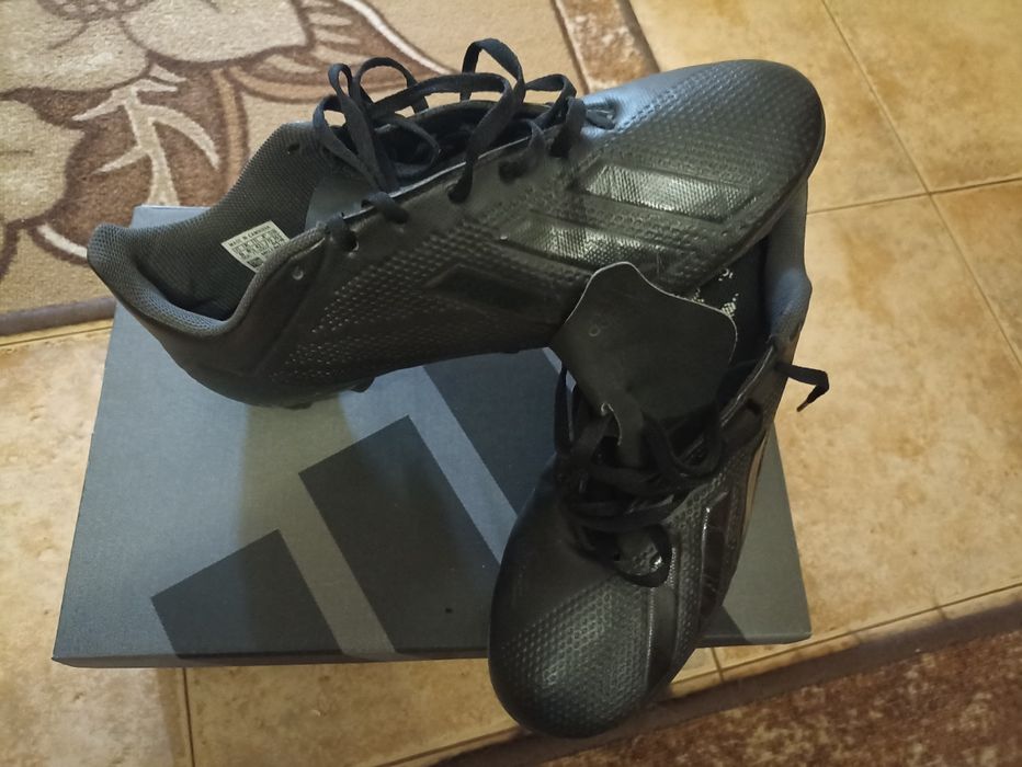 Продавам футболни обувки