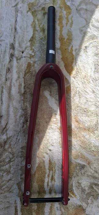 Furca cursiera/cyclocross/gravel Cube, full carbon, gat tappered 1 1/8" - 1 1.4", frana disc flat-mount, ax Newmen 12x100mm