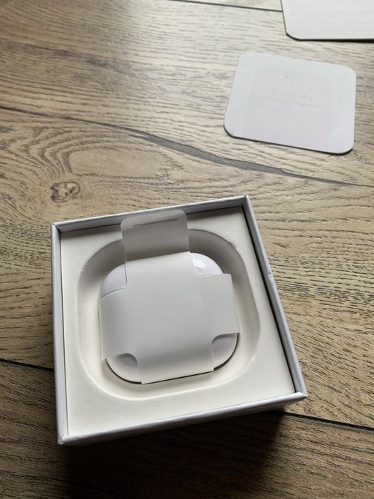 AirPods 4 Active Noise Cancellation