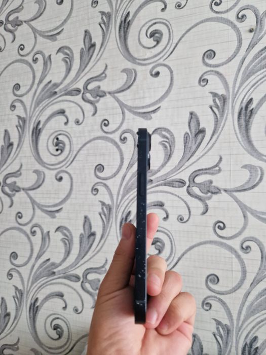 Продам Айфон 14 128