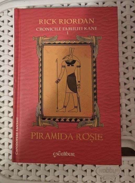 Carte Piramida roșie, stare bună