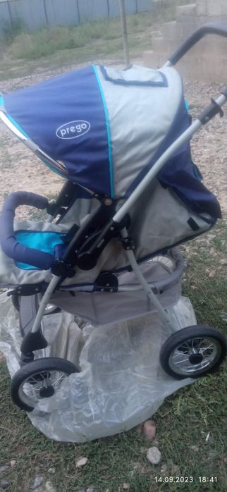 Коляска с люлькой