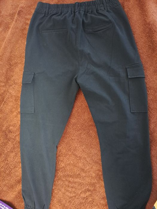 Pantaloni damă Bershka