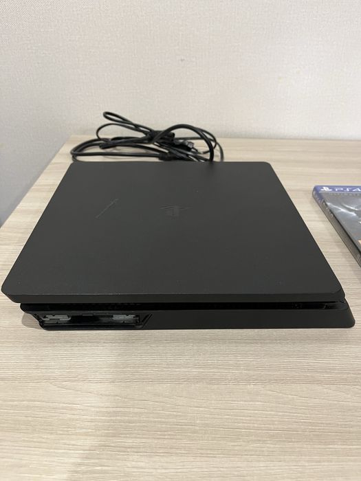 Продам Ps4 с джостиком и играми