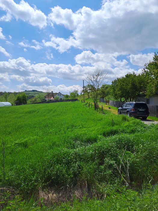 TEREN INTRAVILAN ,  anvecinat cu pârâul FRASINUL .