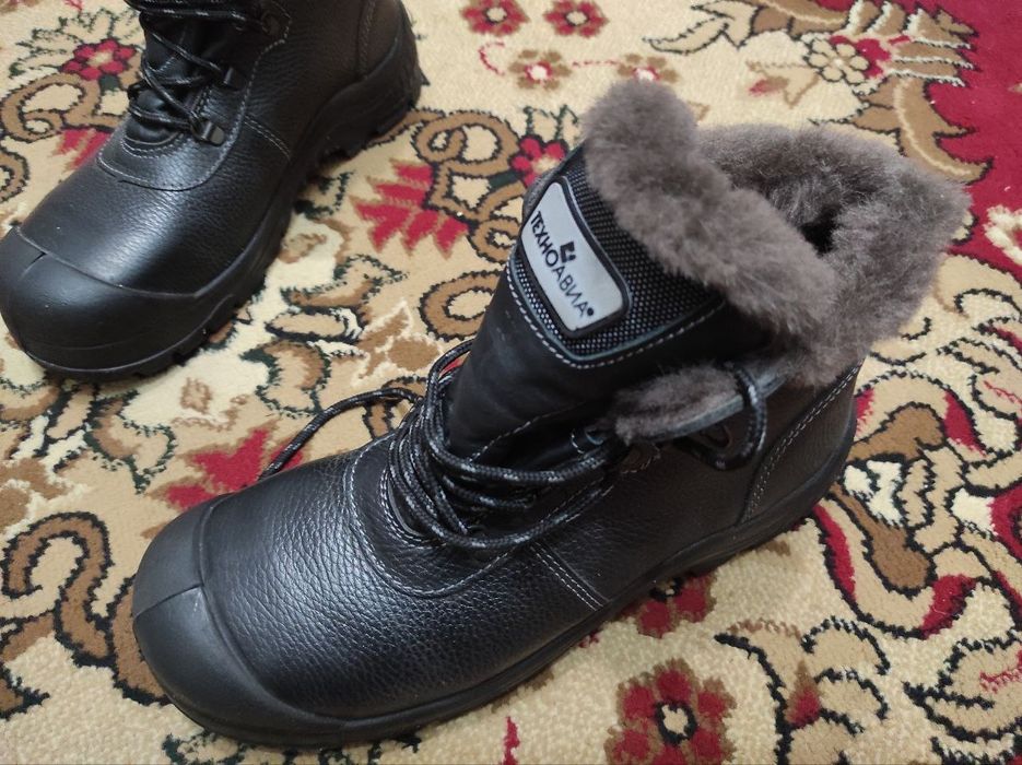 Продам зимние ботинки