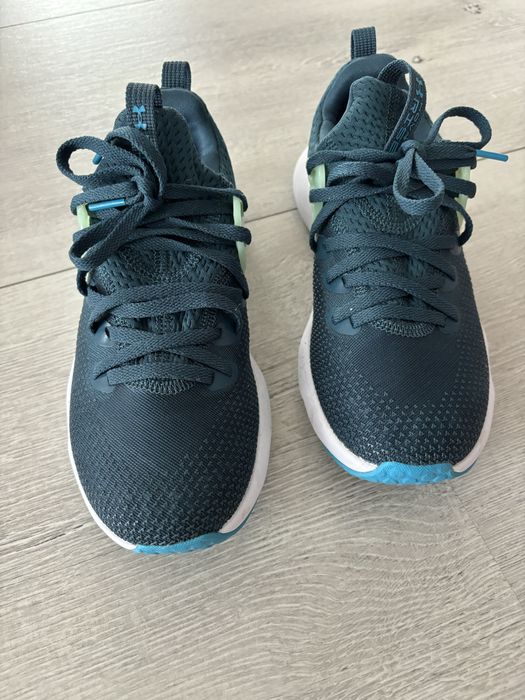 Vand pantofi sport Under Armour marimea 37