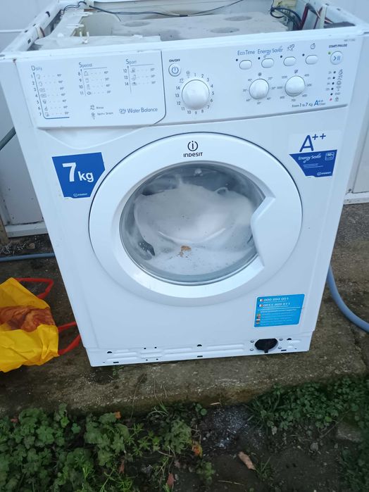 Пералня Indesit на части